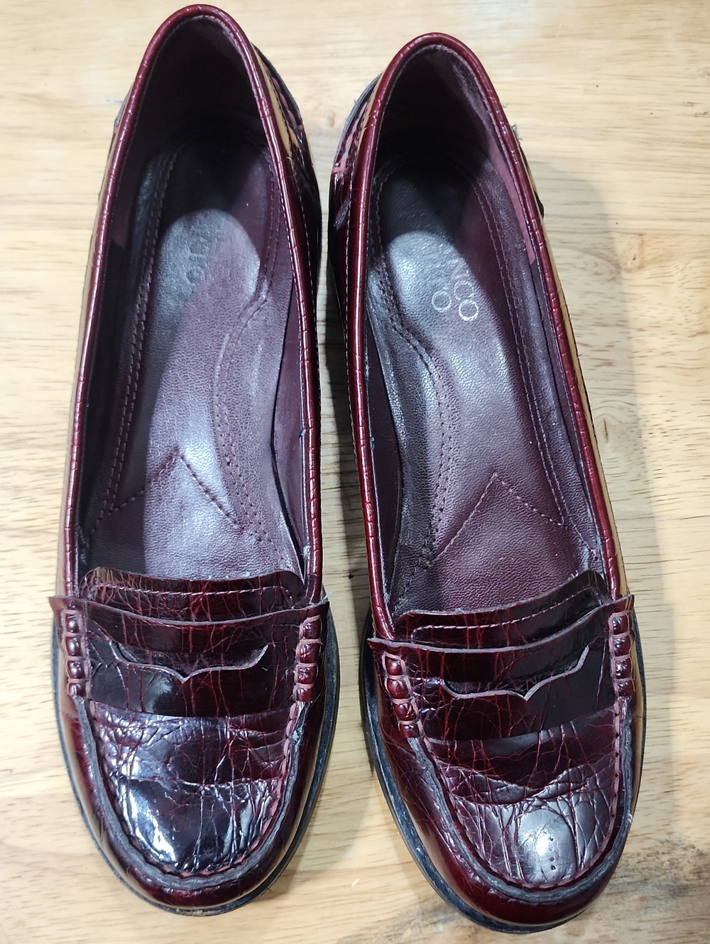 Franco Sarto Women's Burgundy Croc-Embossed Loafers